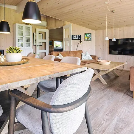 8 Person In * Ålbæk